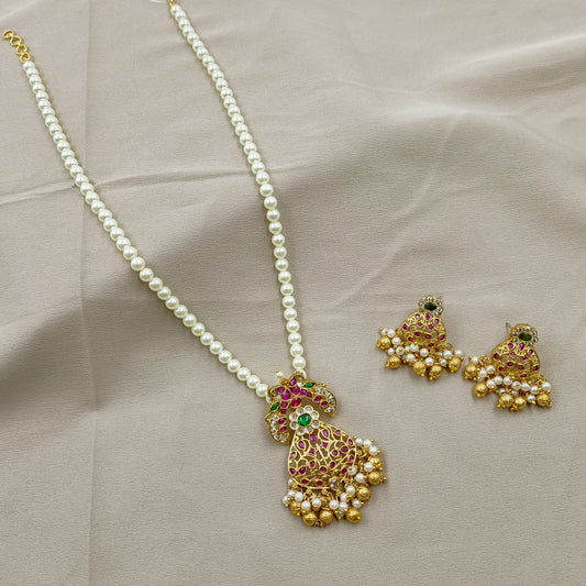 Glossy Designer Pearl Set