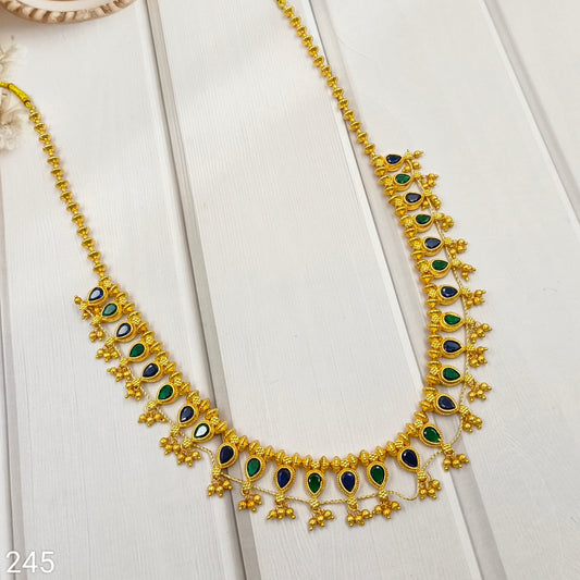 Lavishing Designer Trendy Kolhapuri Saaj