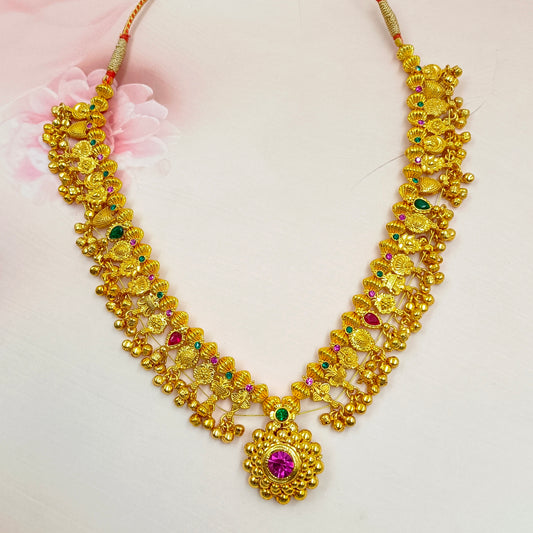 Luminous Designer Trendy Kolhapuri Saaj