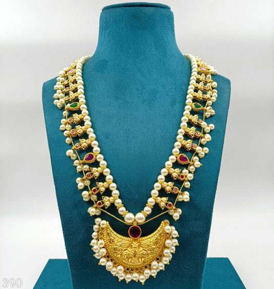 Alluring Pearls Designer Kolhapuri Saaj