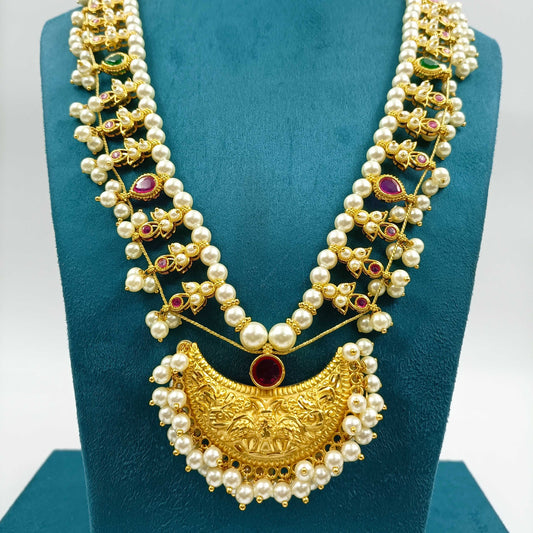 Alluring Pearls Designer Kolhapuri Saaj