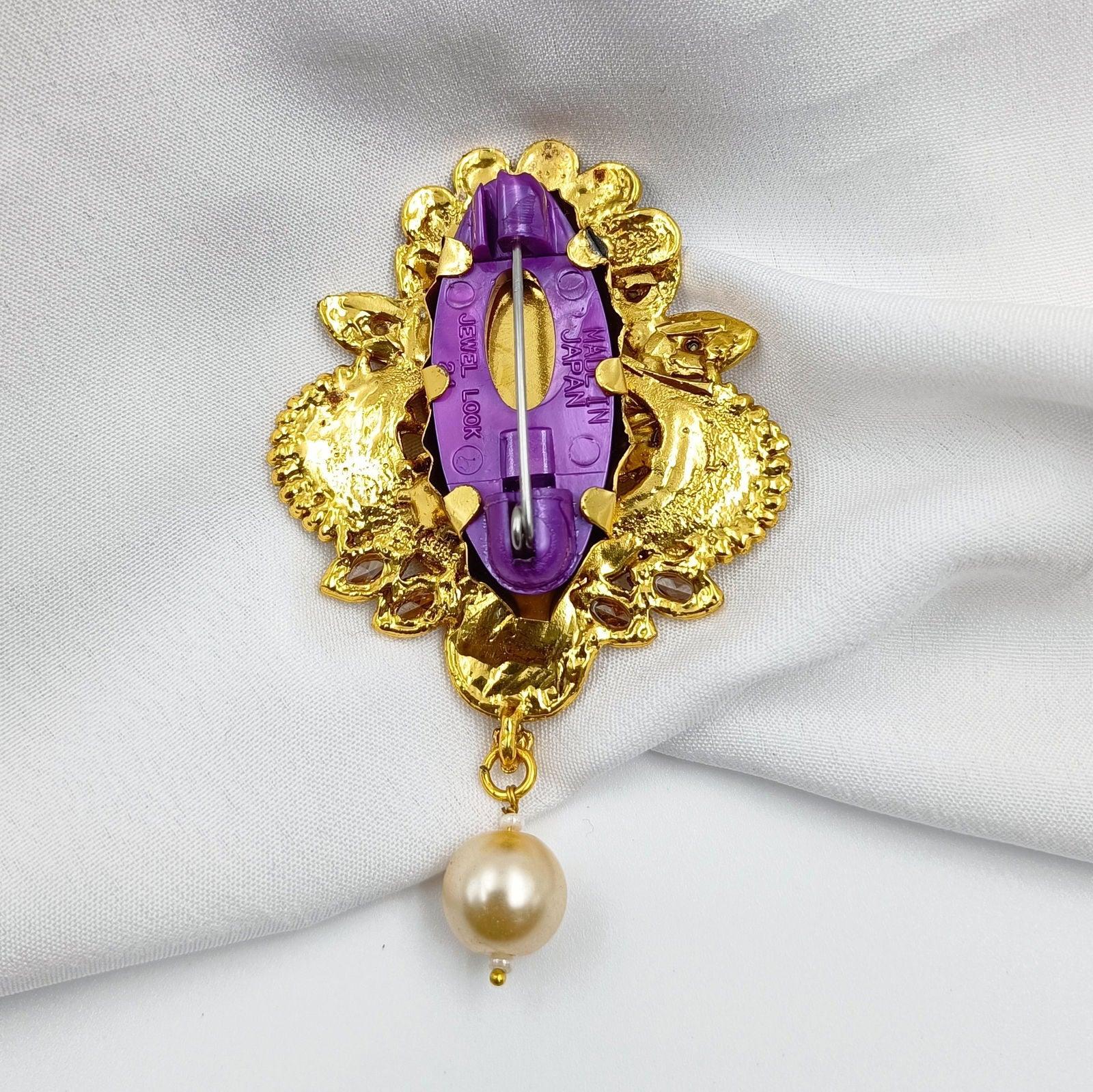 Adorable Leaf Designer Sari Pin - Shree Radhe Pearls