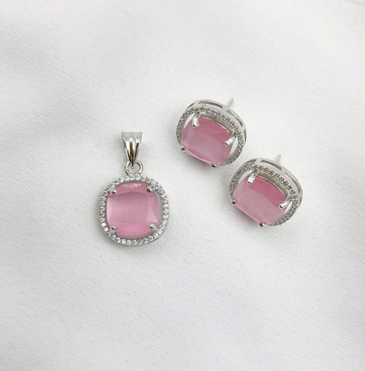 Decorous Square Designer Pendent Set - Shree Radhe Pearls