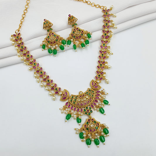South Indian Pattern Attractive Short Necklace Set
