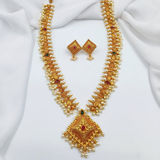 Square Shape Pendent Pearls Studded Saaj