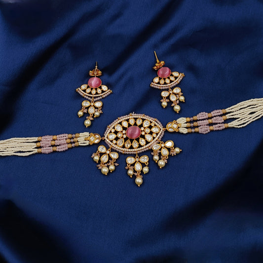 Kundan Studded Adorable Necklace Set