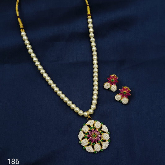 Gleaming Flower Designer Pearl Set