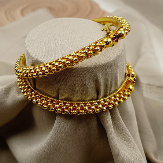 Gleaming Trendy Designer Thushi Bangles