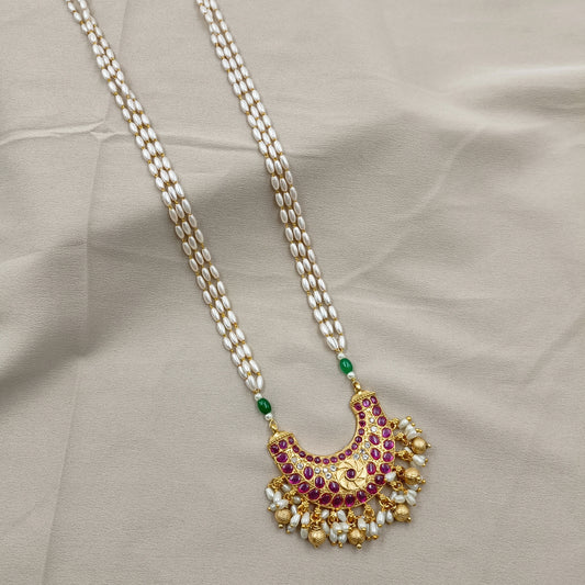 Pretty Designer Pearl Set