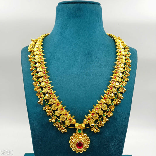 Appealing Traditional Designer Kolhapuri Saaj