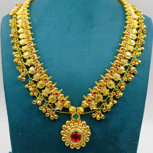 Appealing Traditional Designer Kolhapuri Saaj