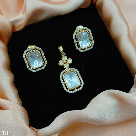 Sparkling Designer Pendent Set