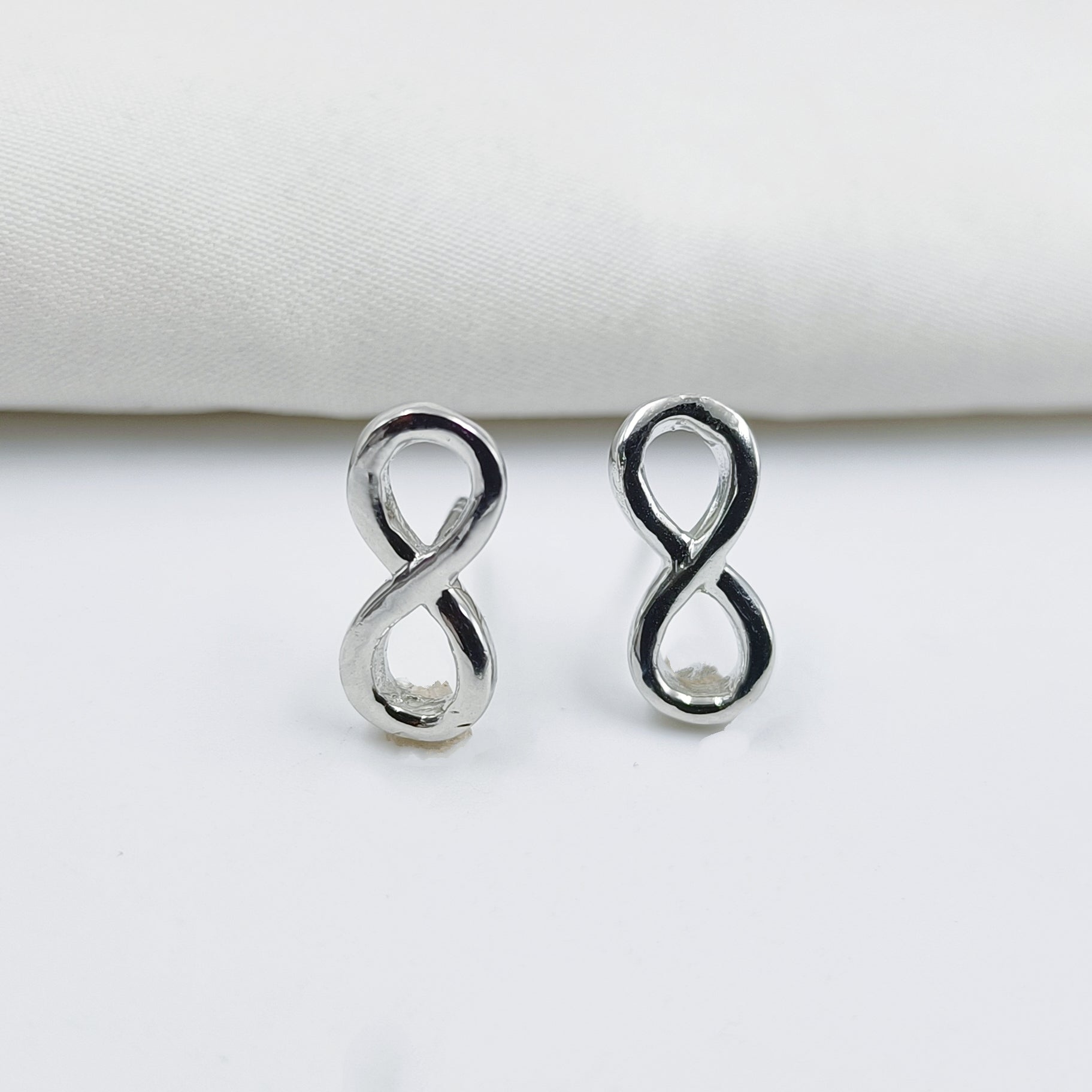 92.5 Silver Attractive Infinity Design Studd Shree Radhe Pearls