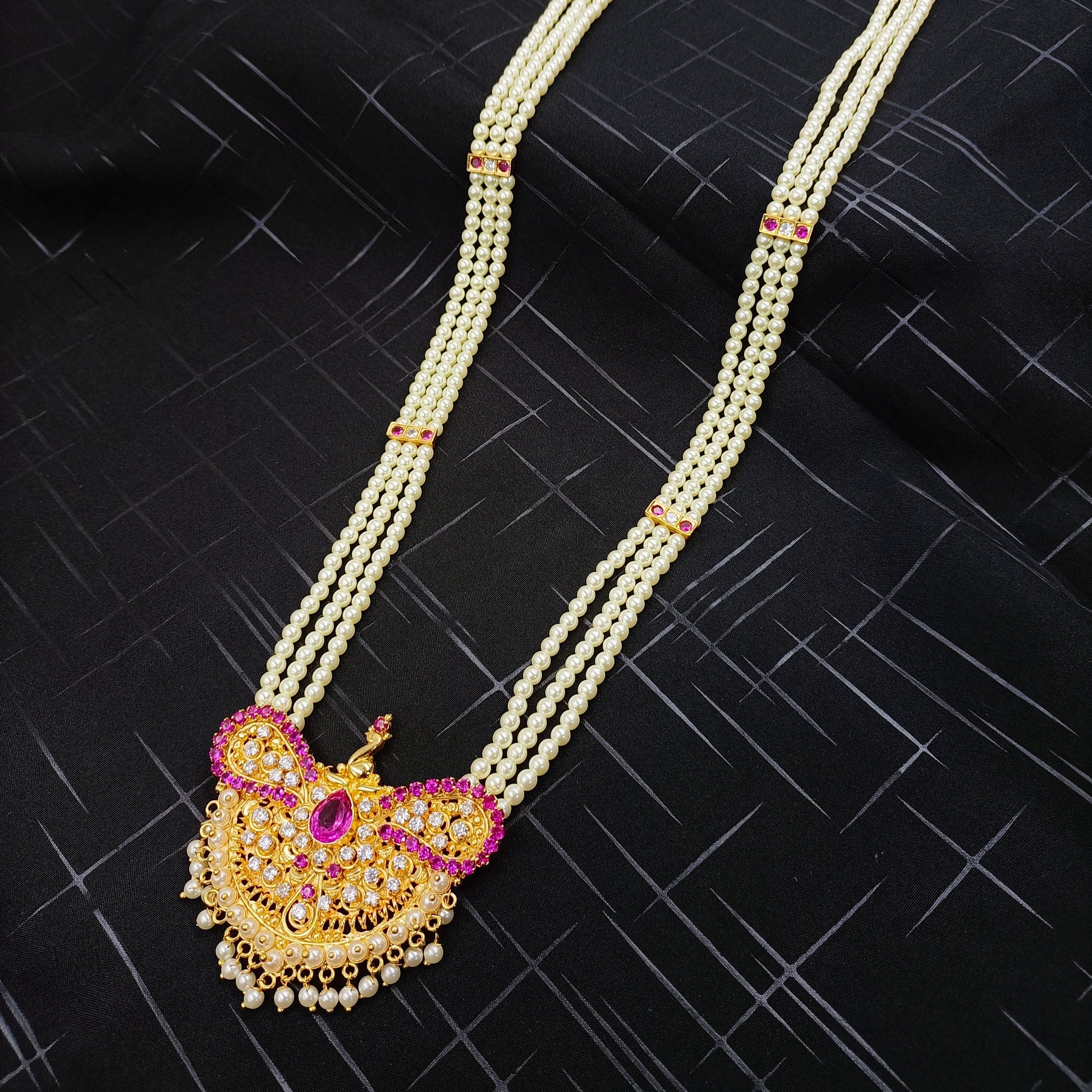 Gleaming Pearl Ranihaar Shree Radhe Pearls