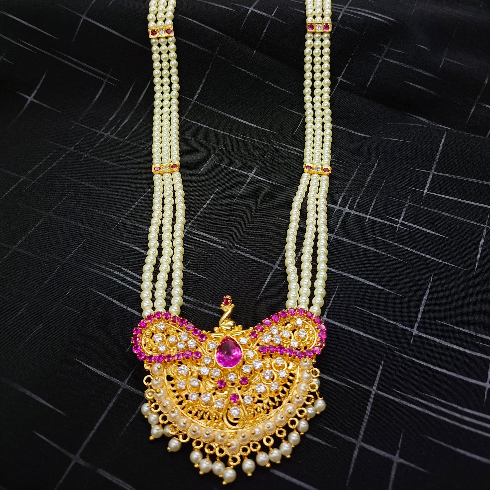 Gleaming Pearl Ranihaar Shree Radhe Pearls