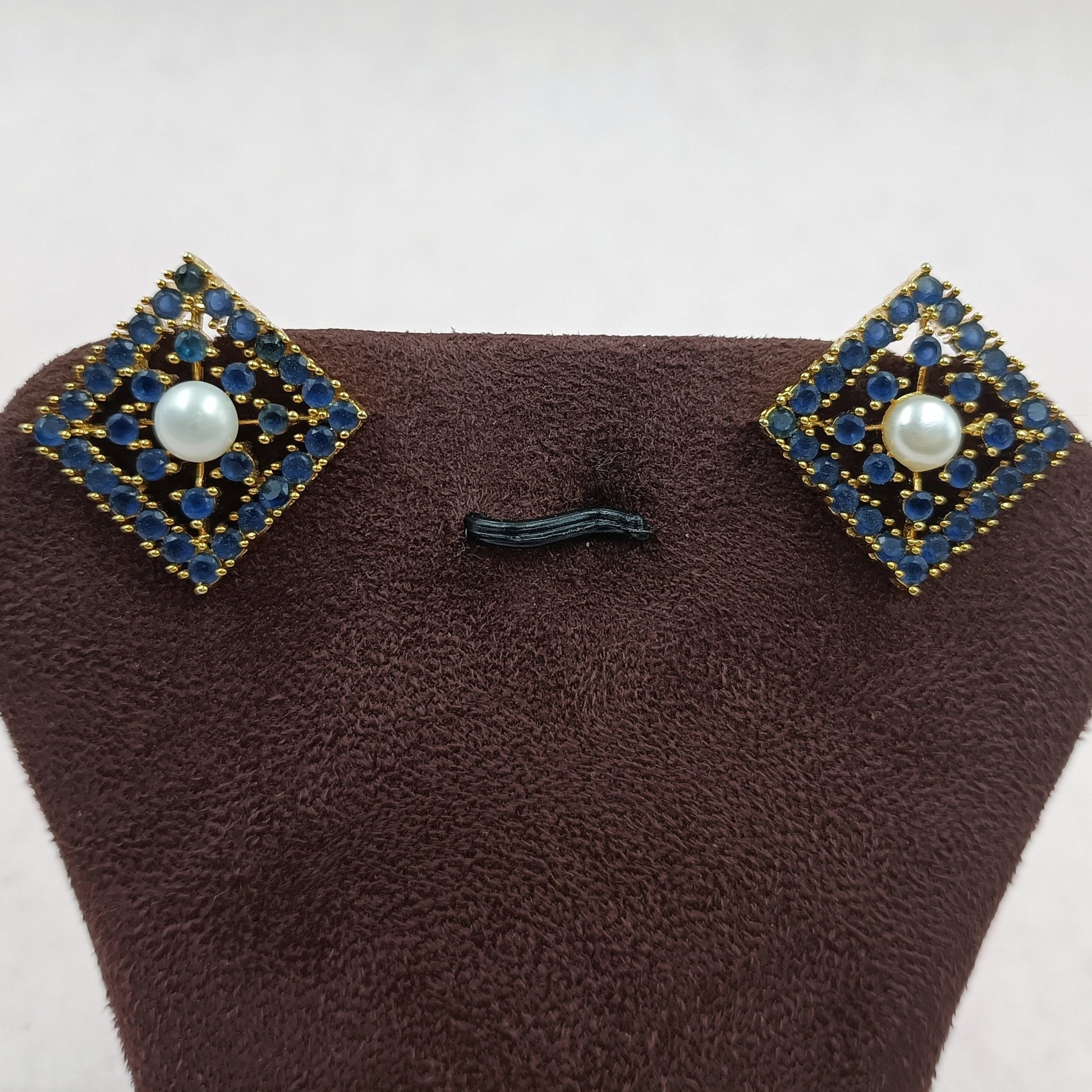Pearls & Stone Studded Pendant Set Shree Radhe Pearls